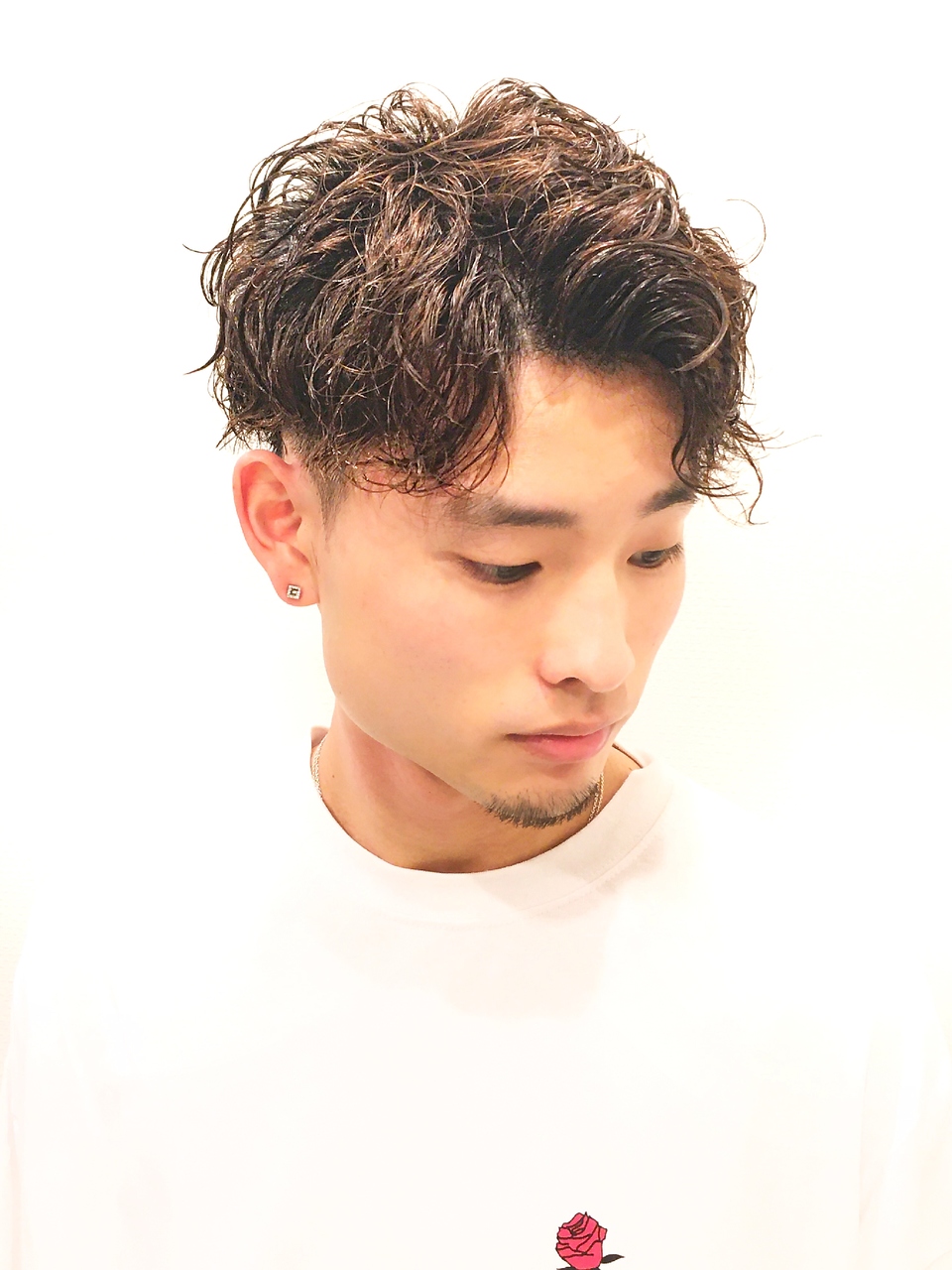 ツイストスパイラルパーマ黒髪　ツーブロック７３アップバング