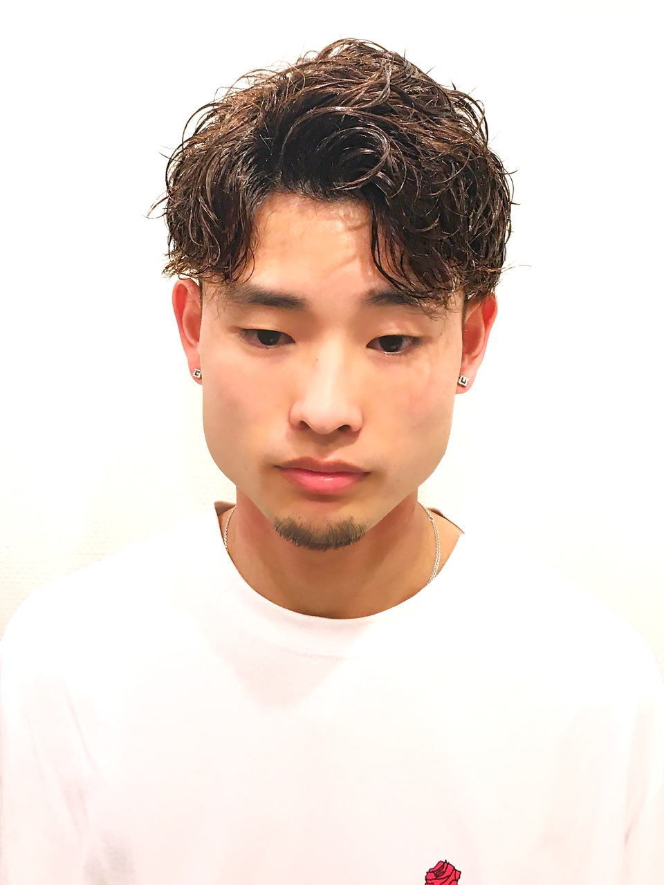 ツイストスパイラルパーマ黒髪ツーブロック７３アップバング