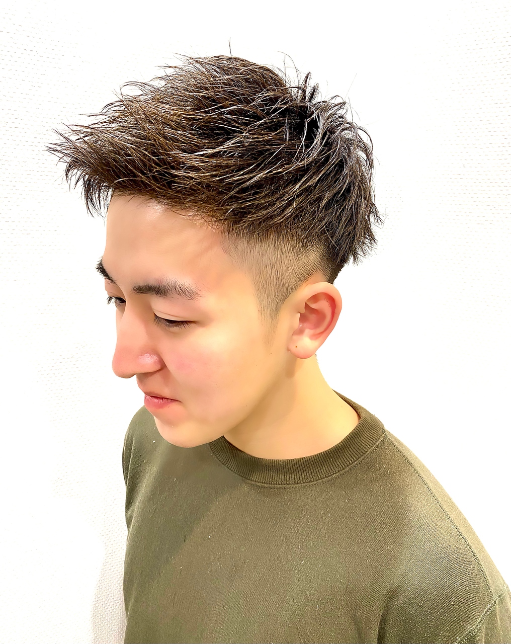 爽やかアップバング束感ツーブロック黒髪ビジネスカット