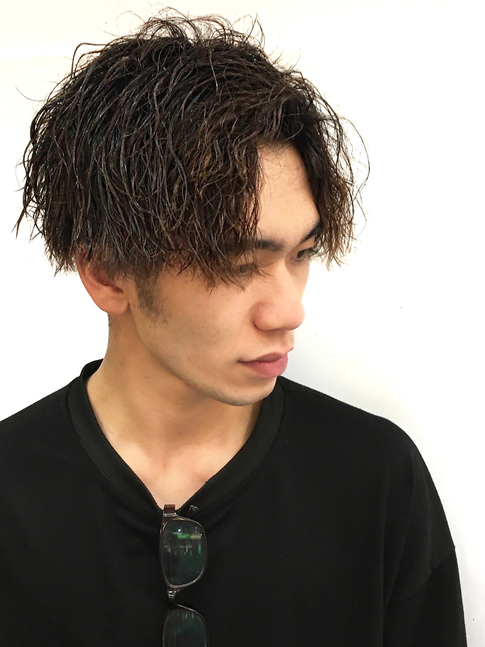 ツーブロックツイストスパイラルパーマアップバング七三刈り上げ