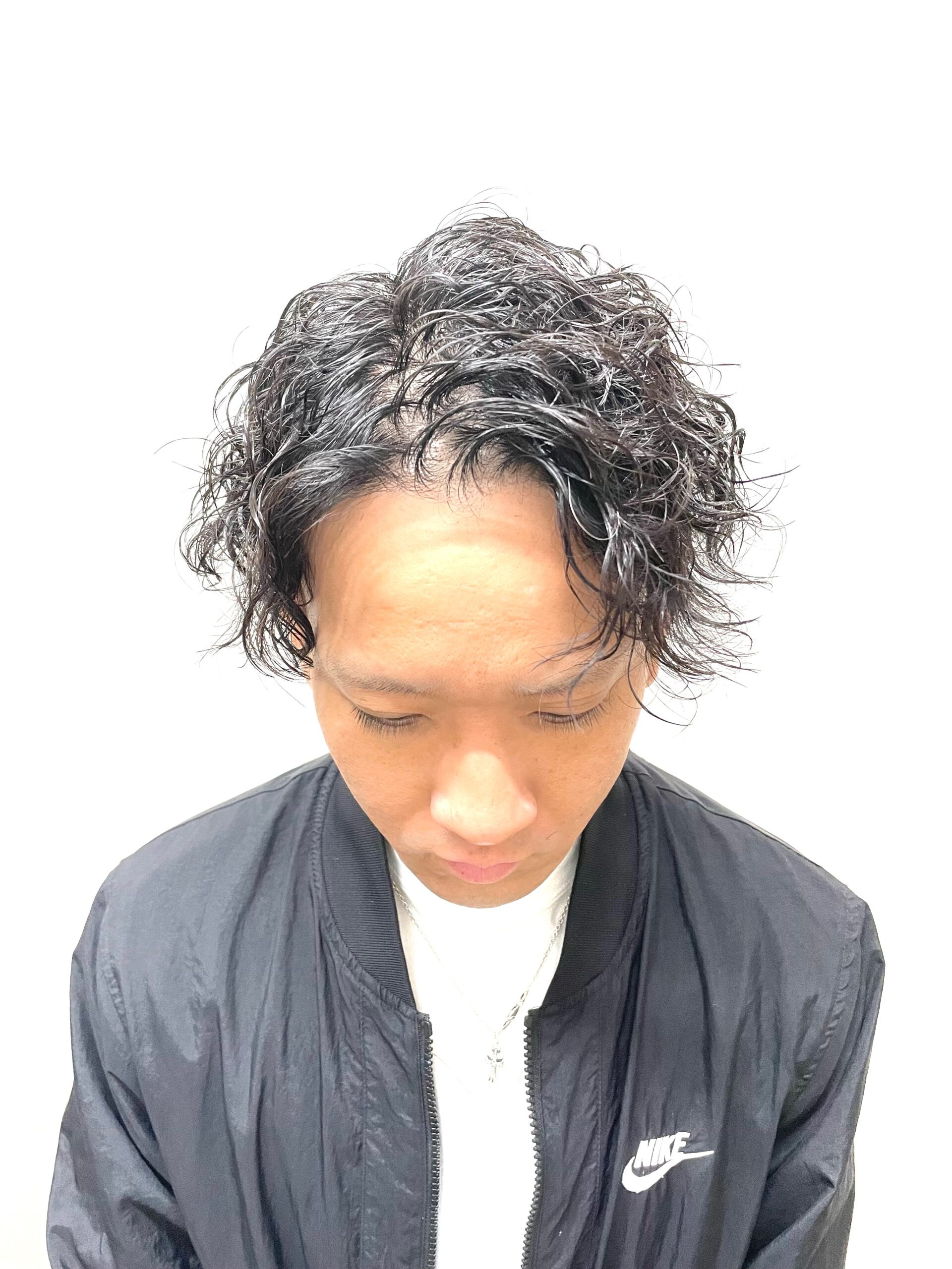 スパイラルパーマツーブロック無造作センターパートマッシュ