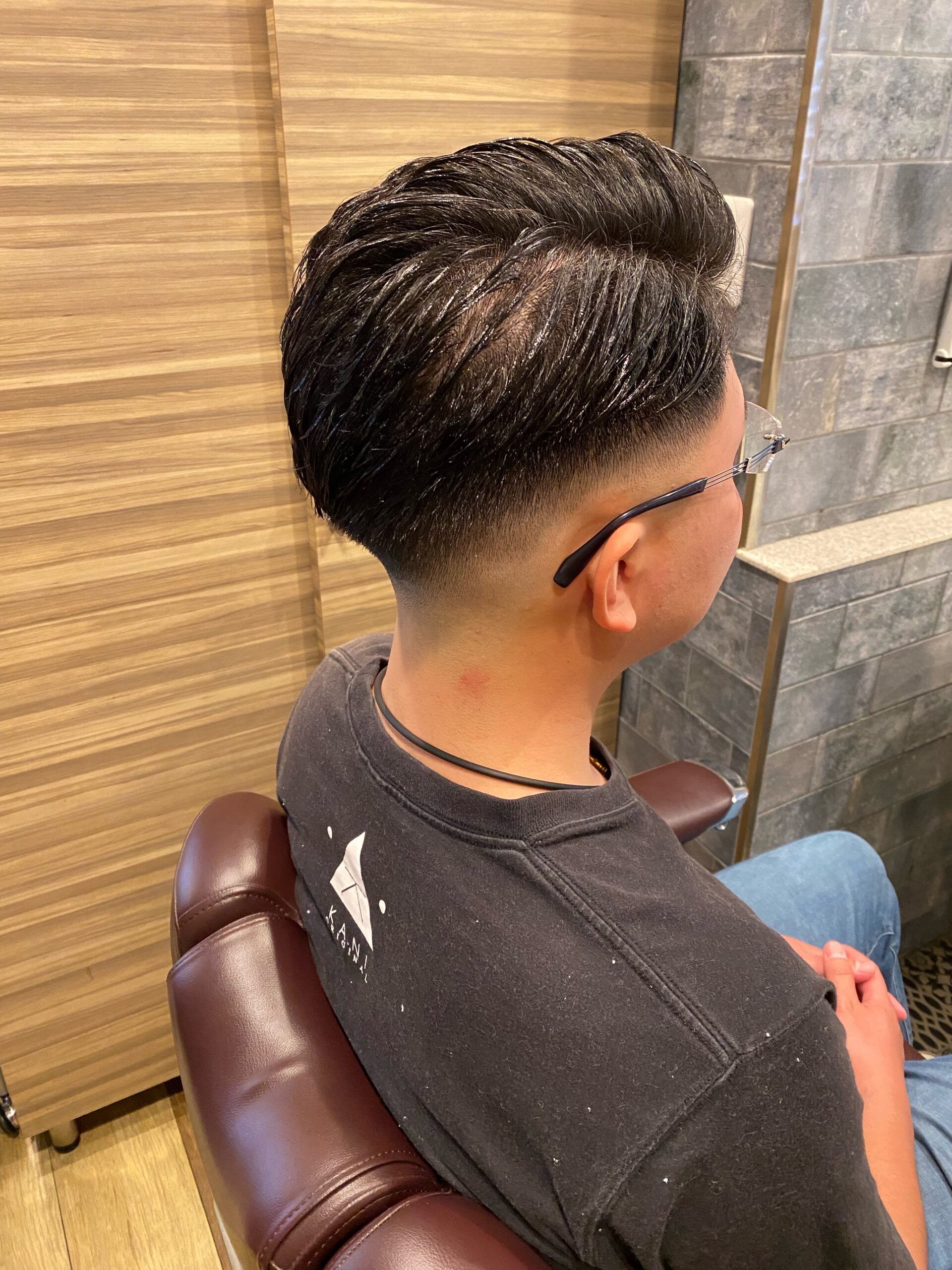 スキンフェードハードパートスタイル