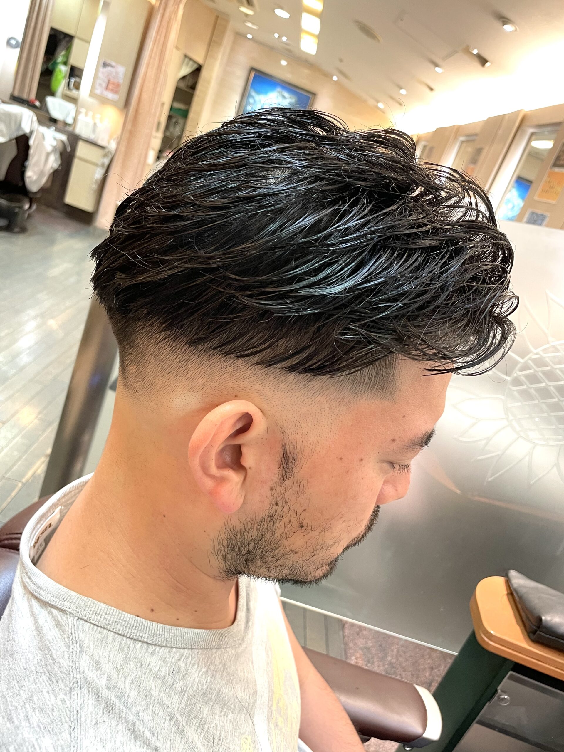 スキンフェードサイドバック七三分け