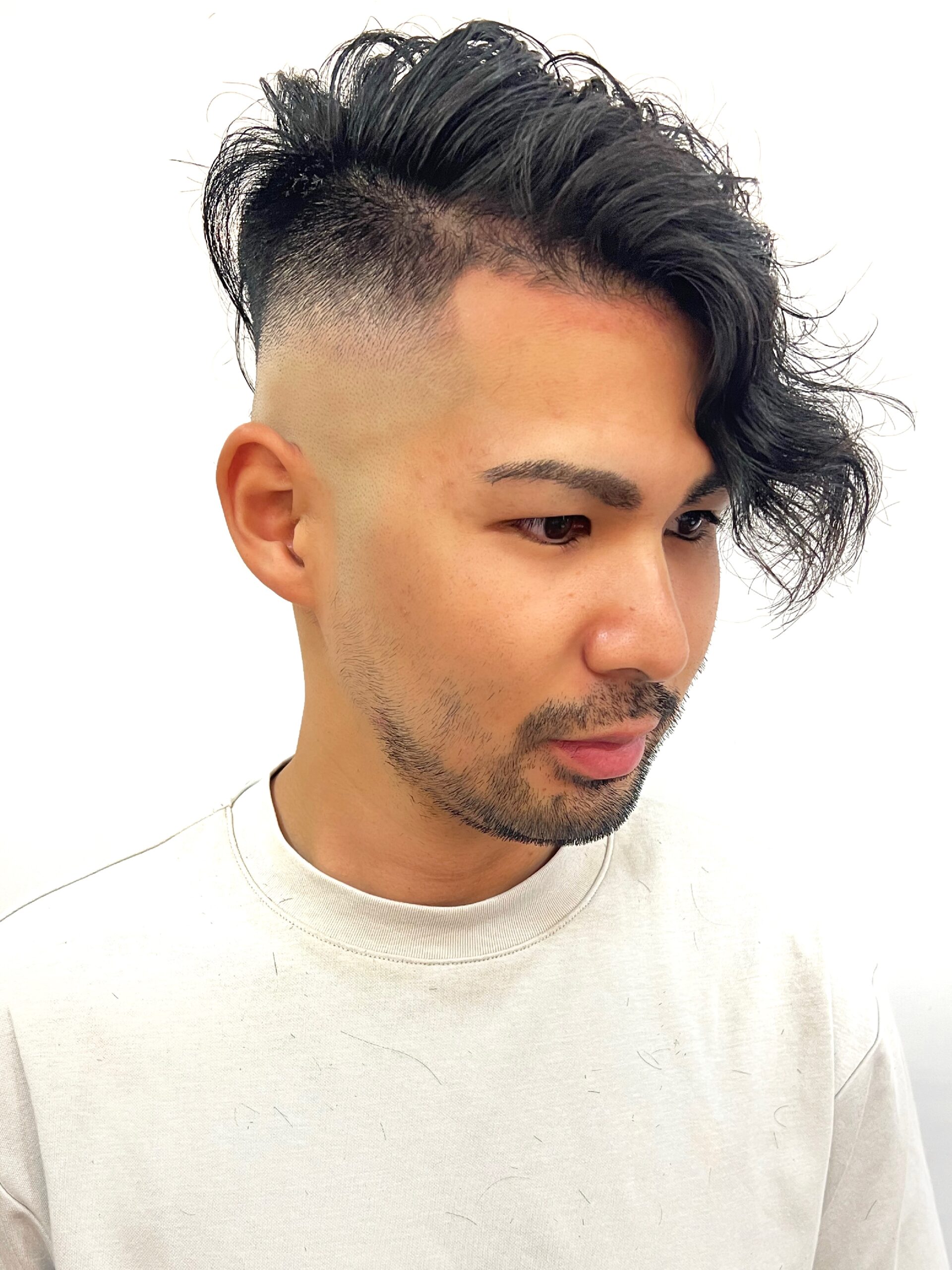 スパイラルパーマ　スキンフェード