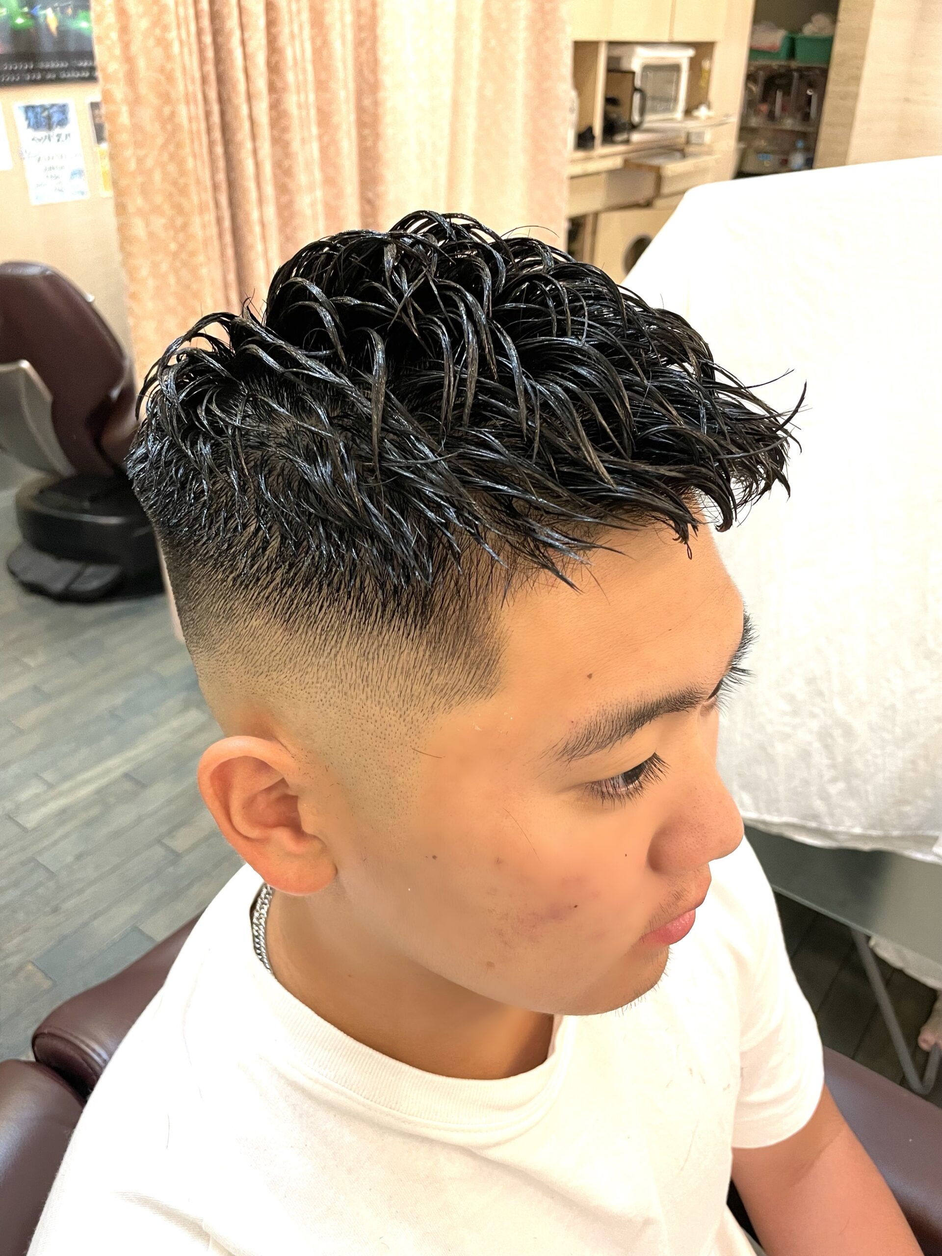 スキンフェードベリーショートナチュラル濡れパン