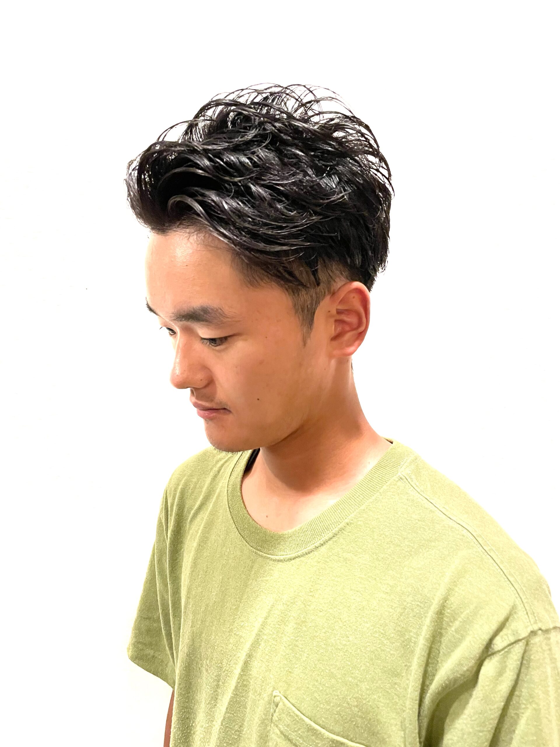 爽やかツーブロックパーマアップバングショート