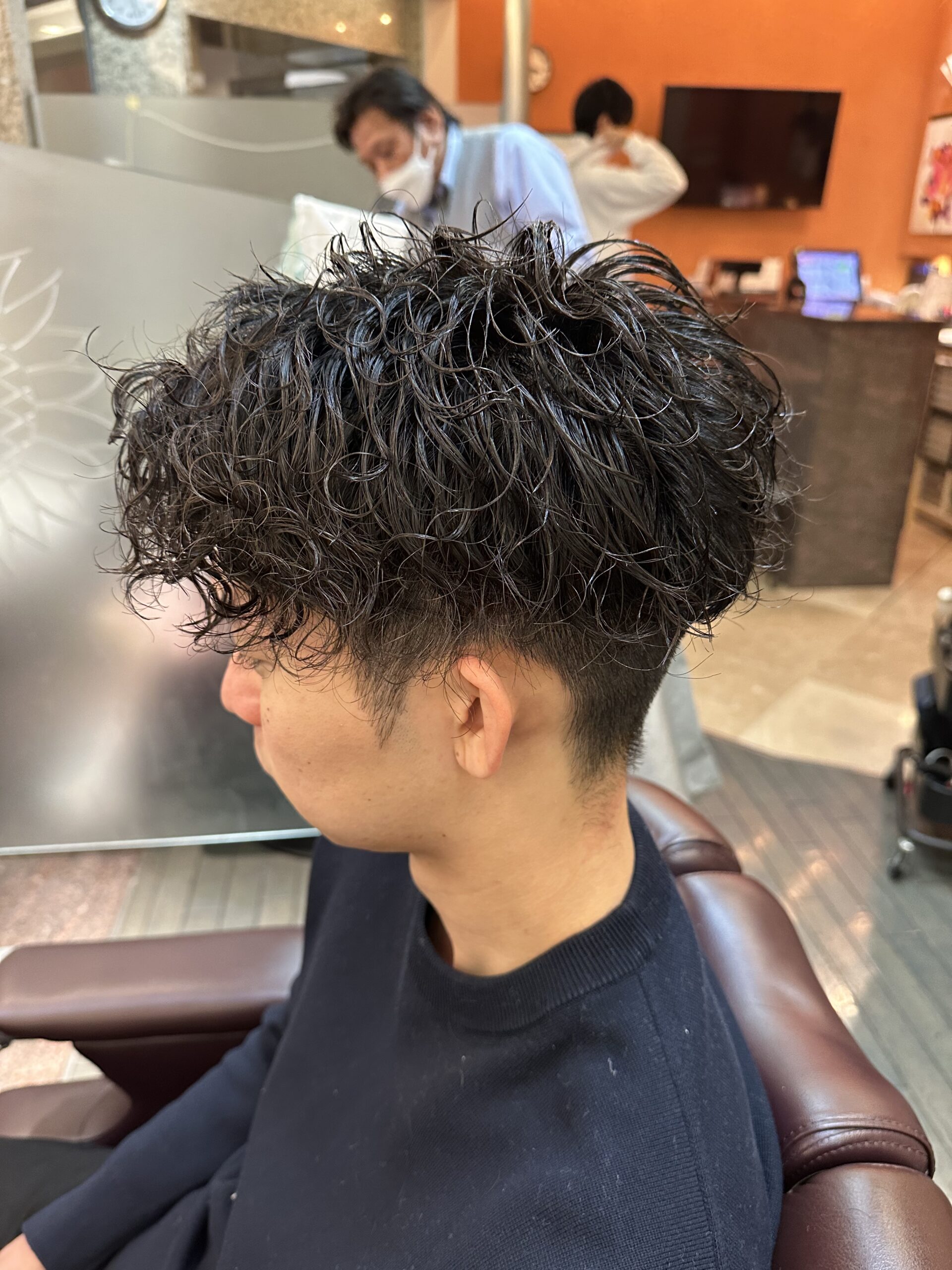 20代30代無造作スパイラルパーマナチュラルセンターパート