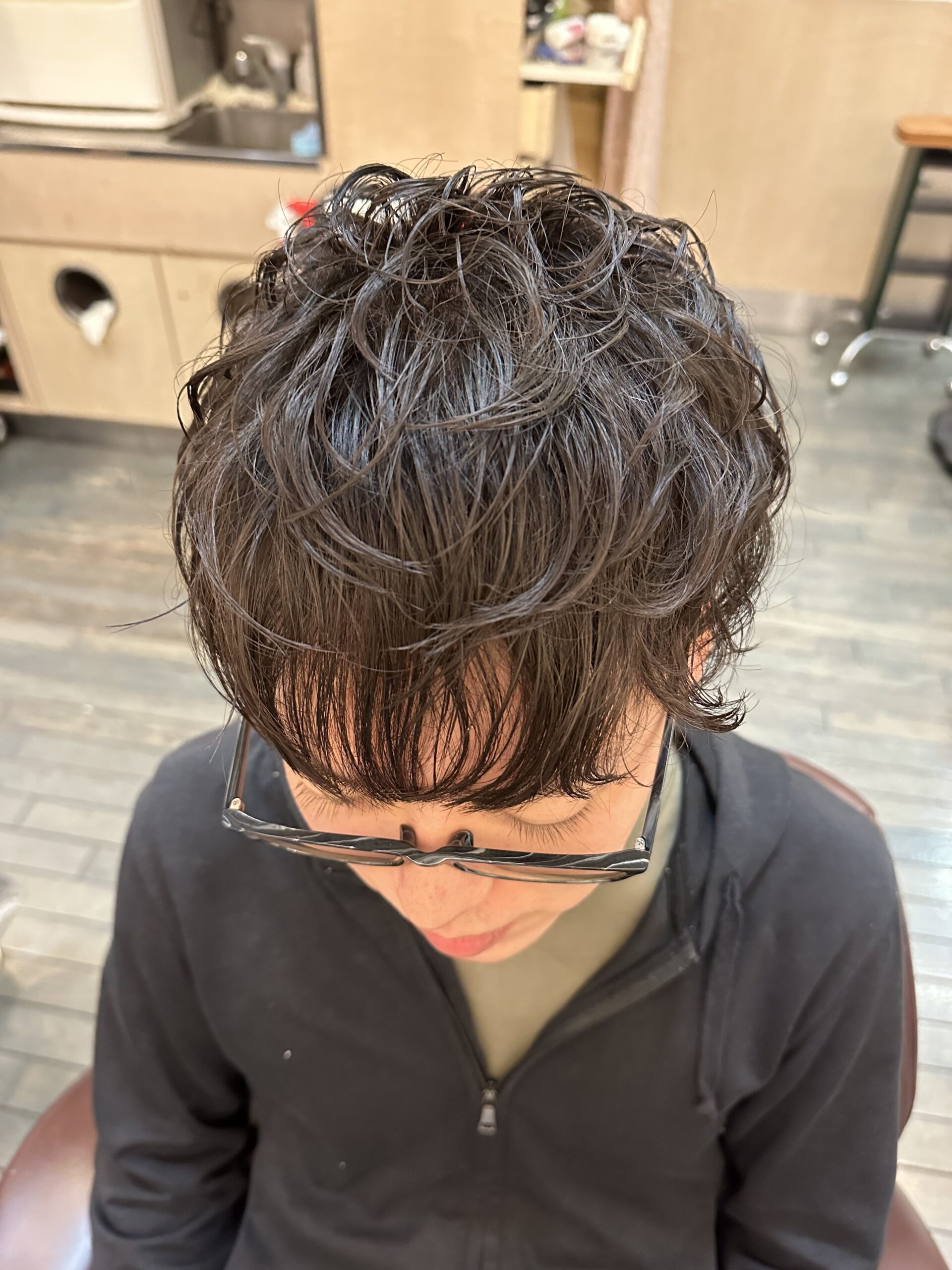 10代20代爽やかツーブロックフェザーマッシュパーマ