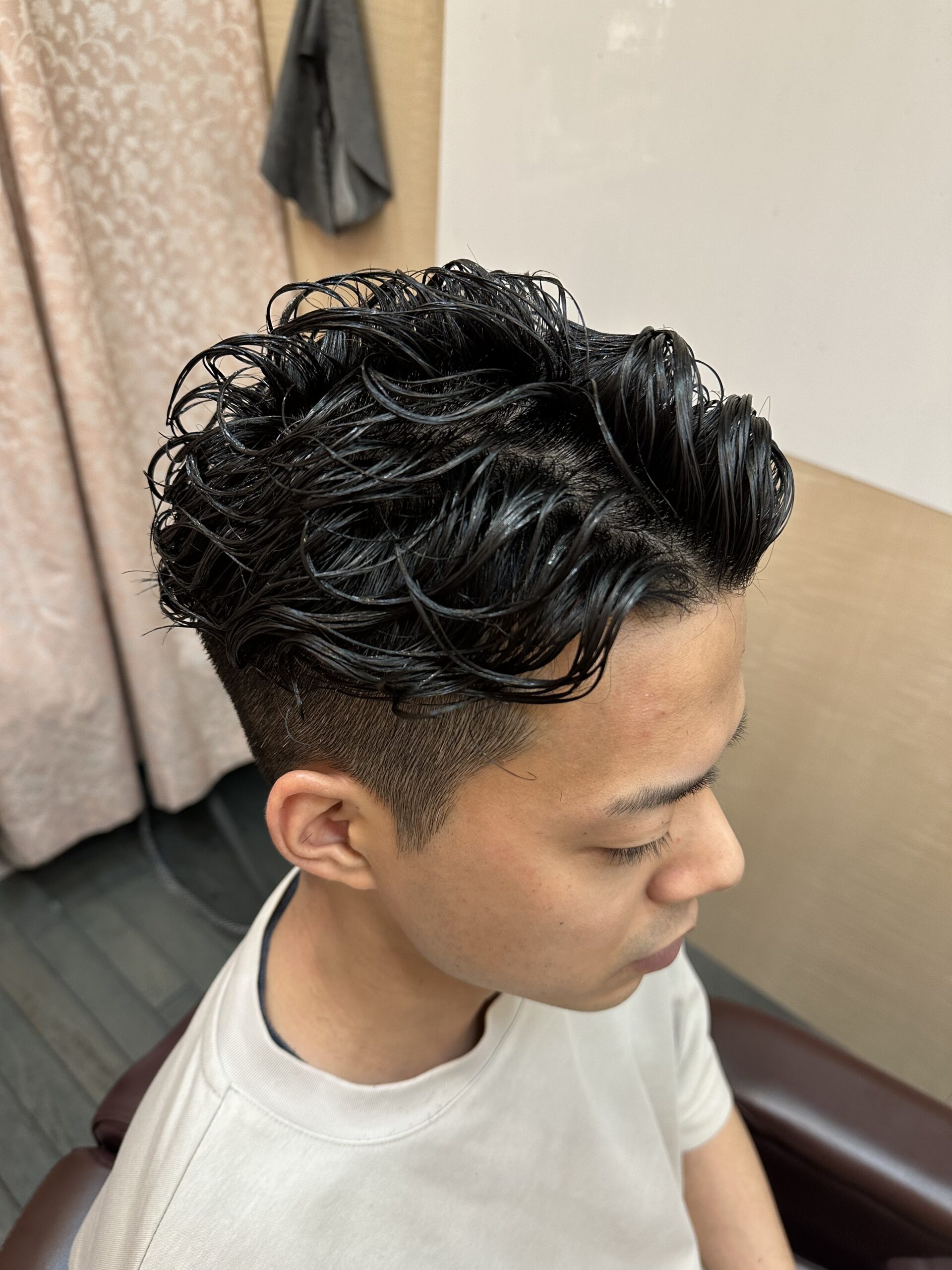 ビジネス刈り上げツーブロックパーマ黒髪