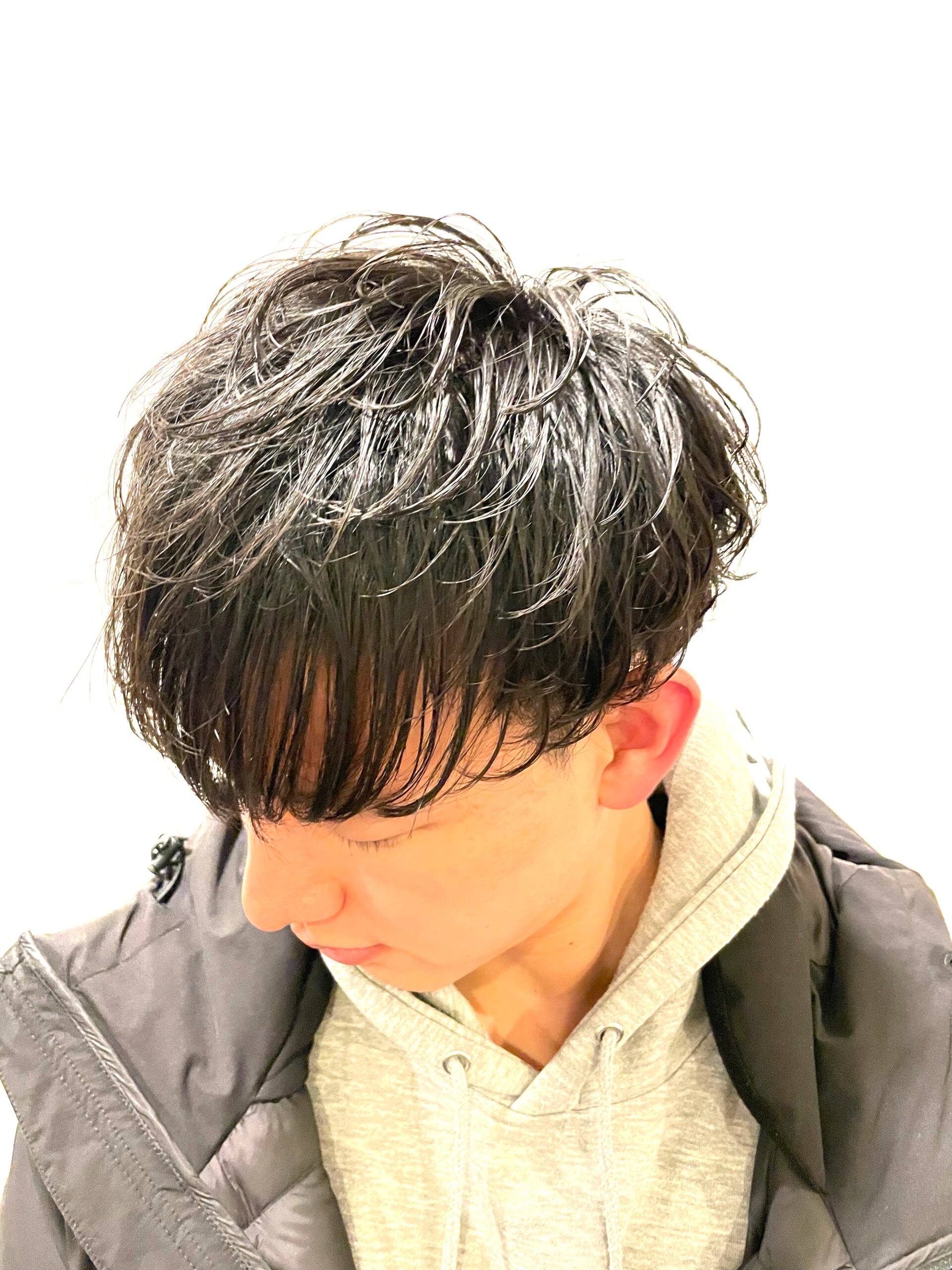 大人爽やか韓国風フェザーマッシュ黒髪ナチュラルパーマ