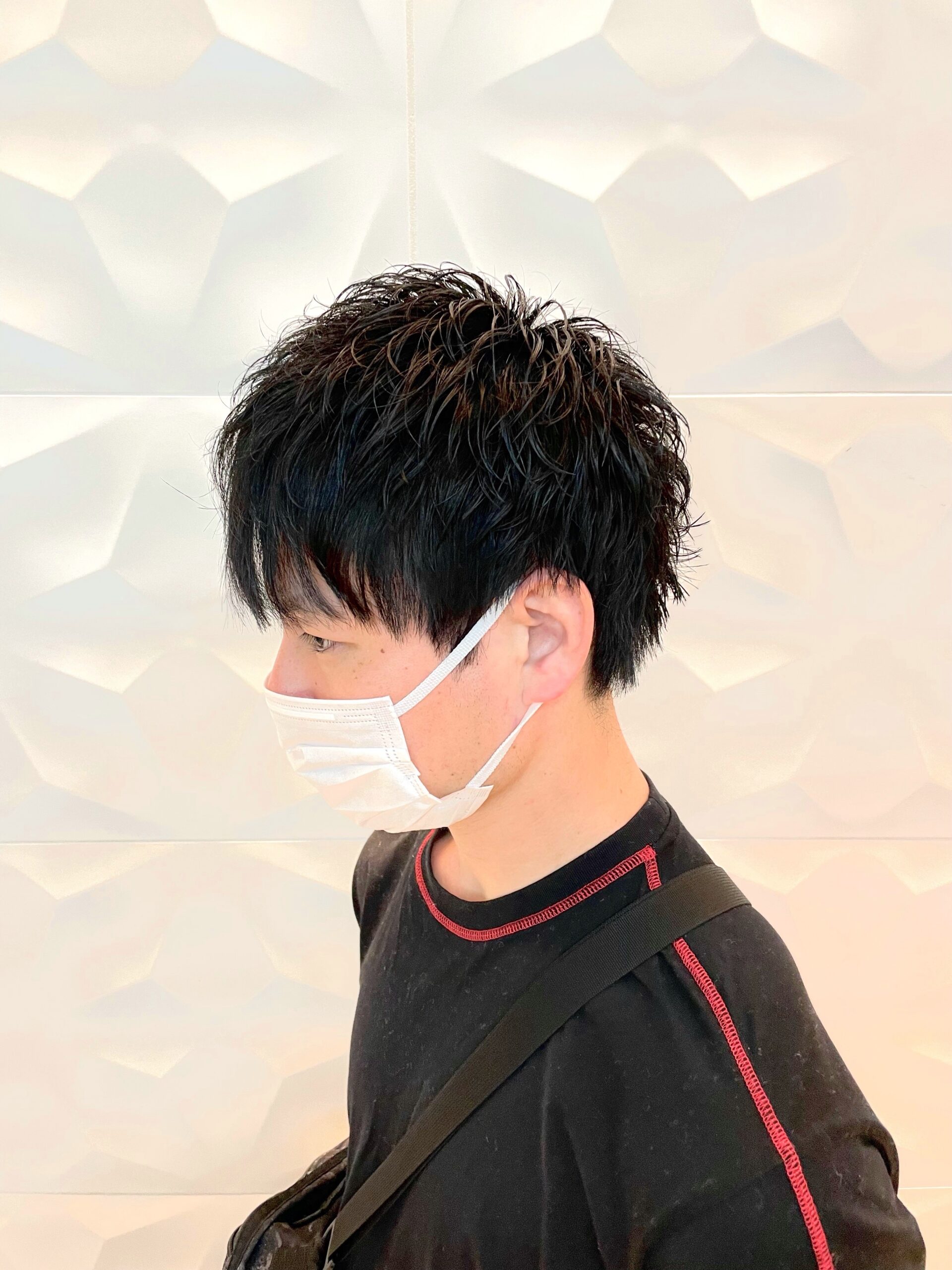 束感ナチュラルパーマビジネスショート黒髪