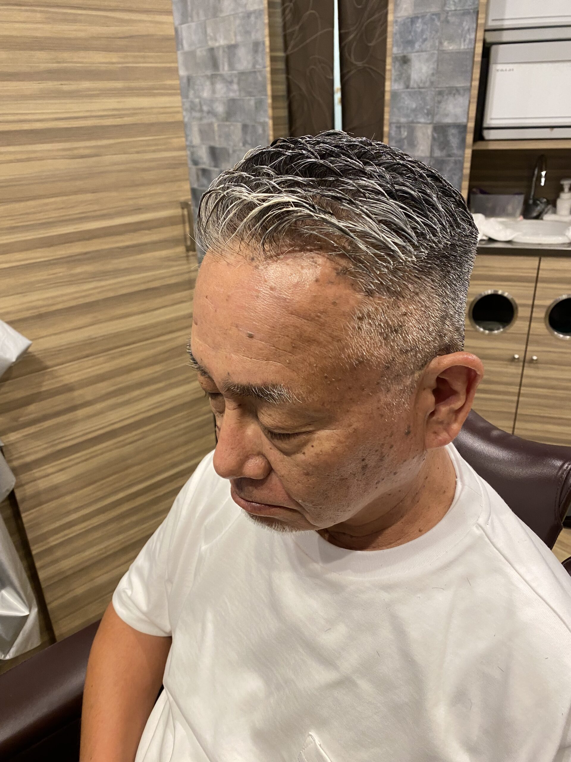 短髪スキンフェード震災刈りアイロンパーマベリーショートメンズ