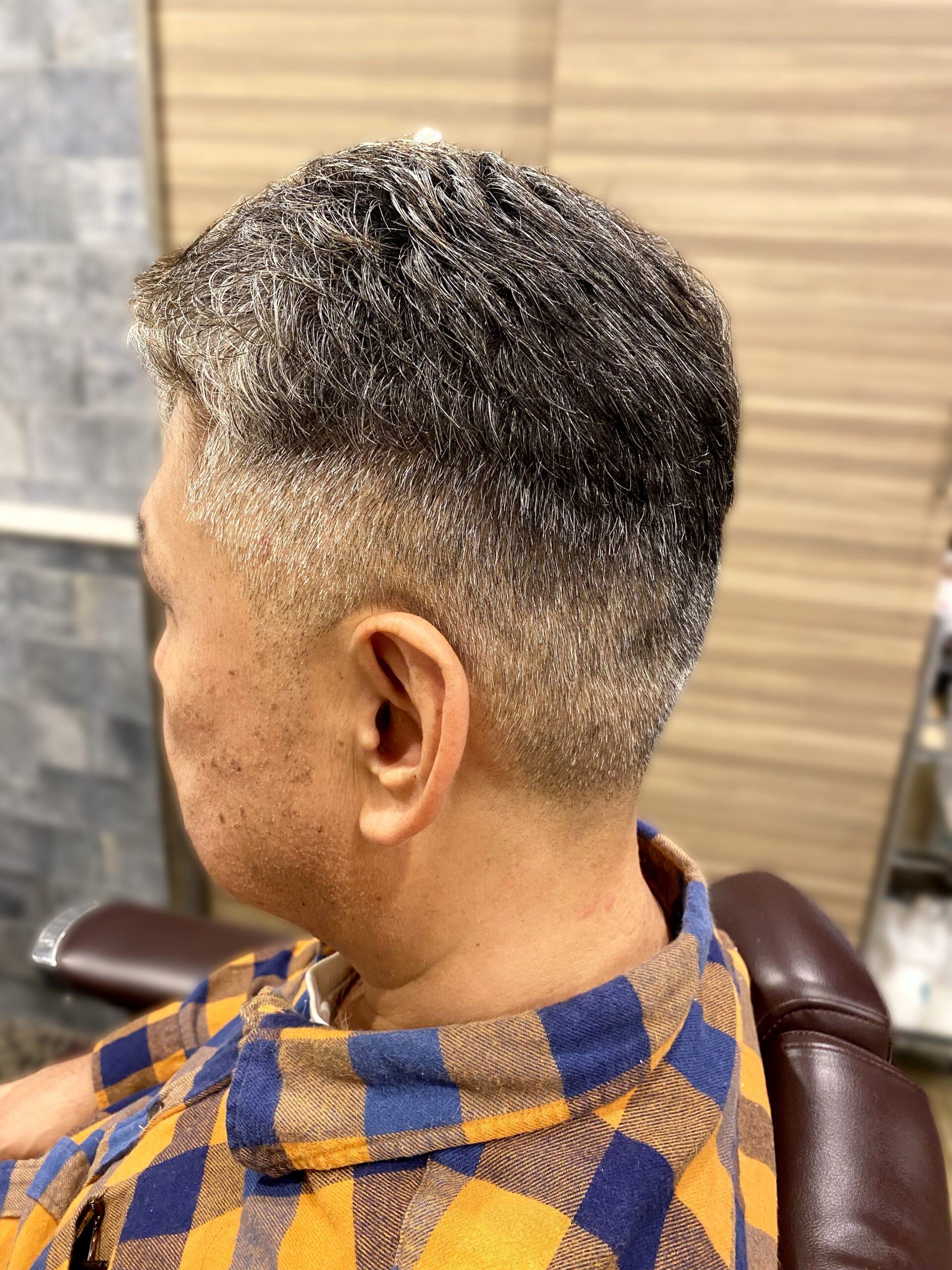 ビジネスカジュアル七三アイロンパーマ