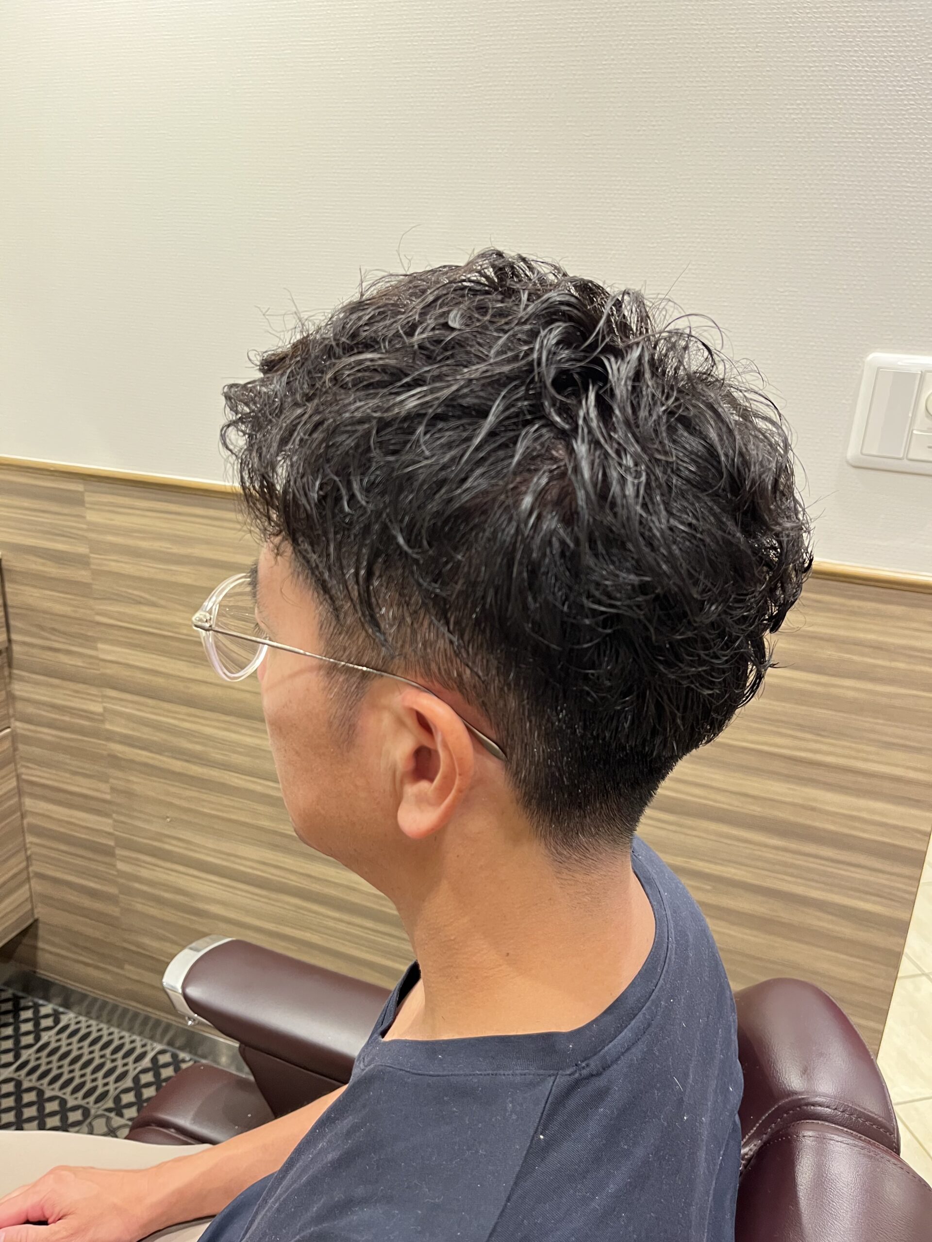 大人オシャレ爽やかアップバングパーマ