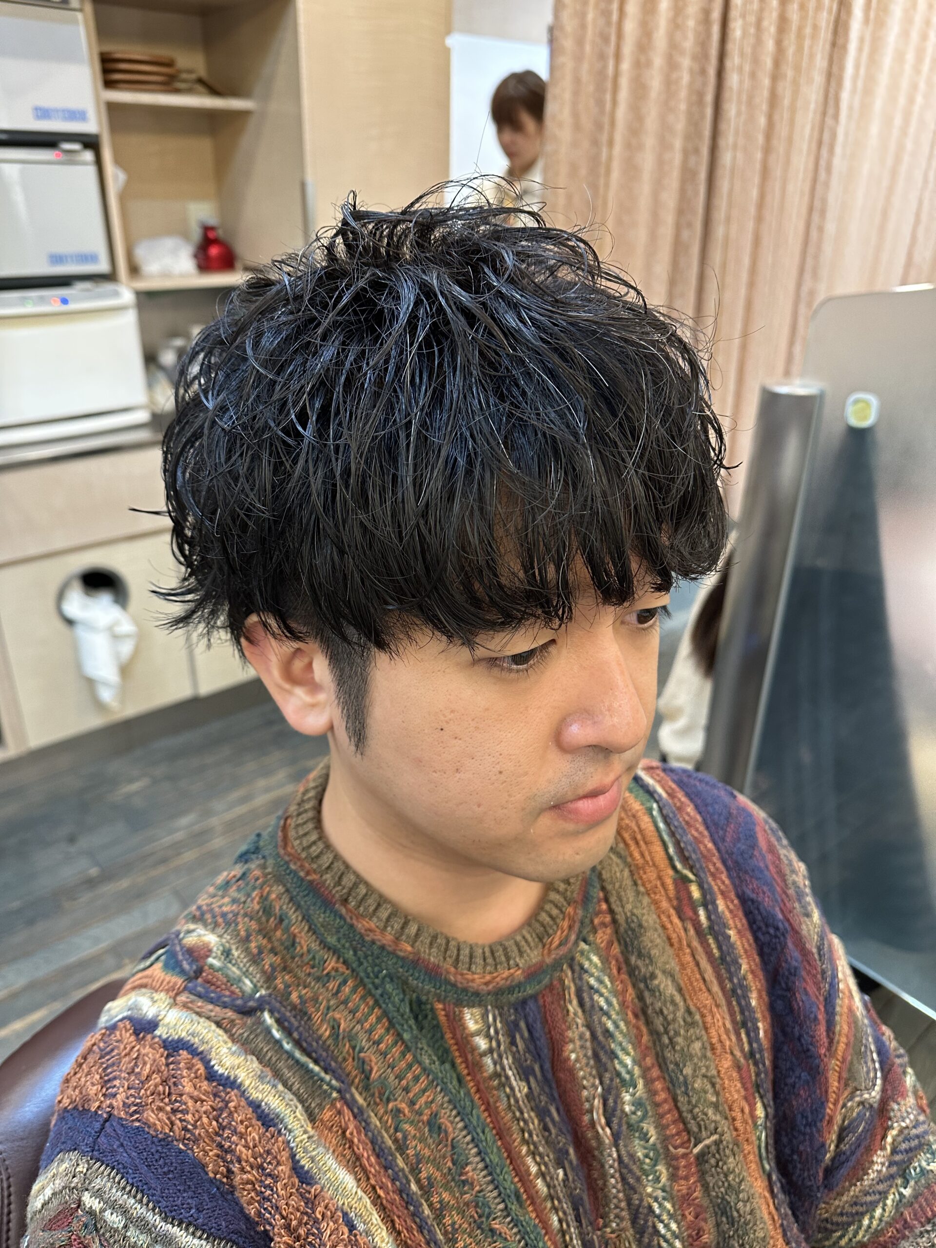 スパイラルパーママッシュツーブロック刈り上げ黒髪