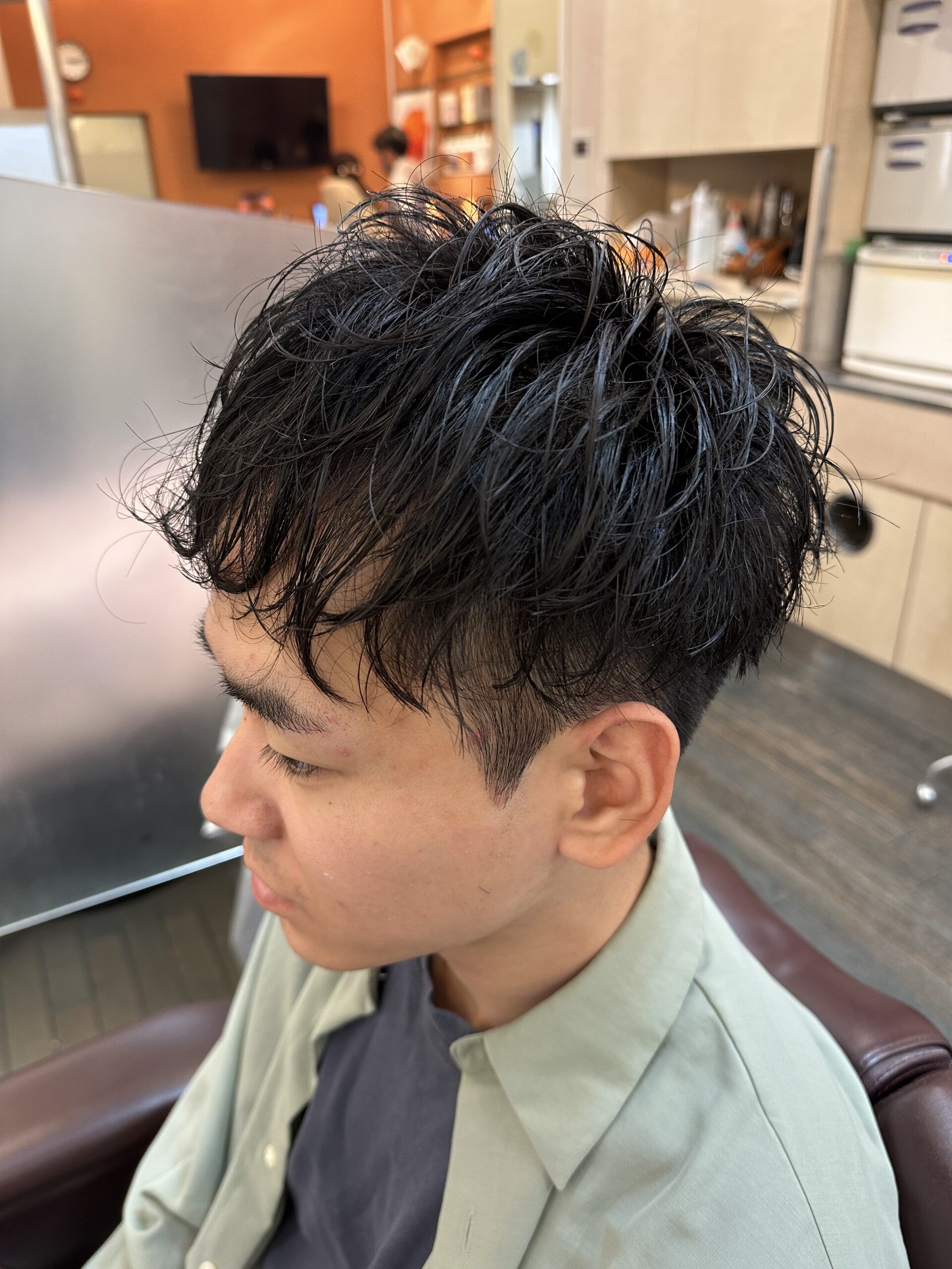 10代20代フェザーマッシュツーブロック刈り上げソフトパーマ黒髪